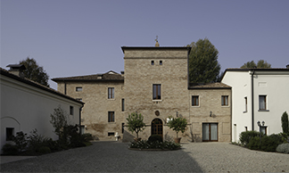A HISTORIC HOUSE IN THE MODENA AREA IS GIVEN NEW LIFE AFTER A DECADE OF RESTORATION WORK